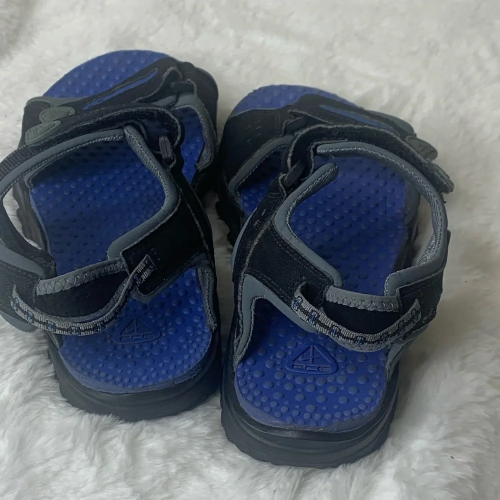 Kids Nike ACG Hiking‎ Sandel’s Sz 2Y